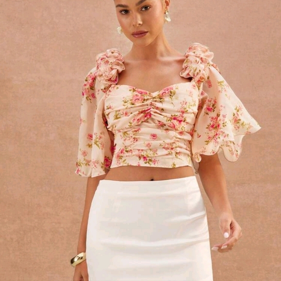 Elegant Floral Pastel Color Ruffle Detail Bell Sleeve Ruched Romantic Summer Top - Picture 4 of 4